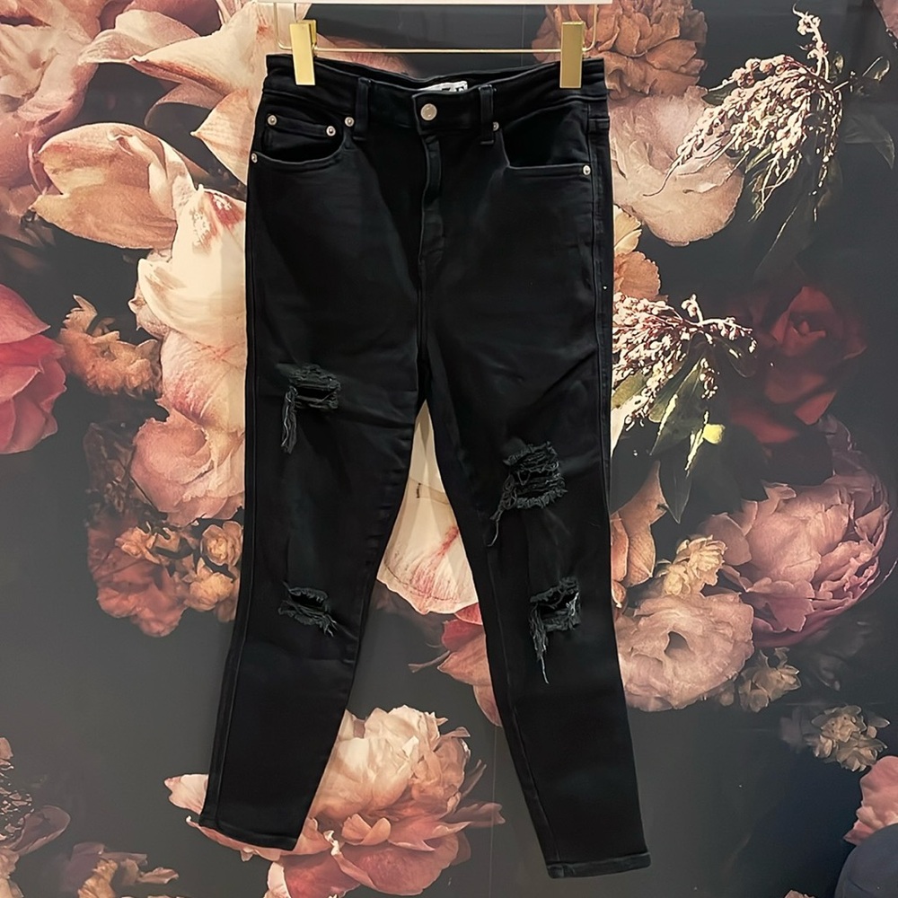 DAZE black, distressed skinny jeans. Size 29
